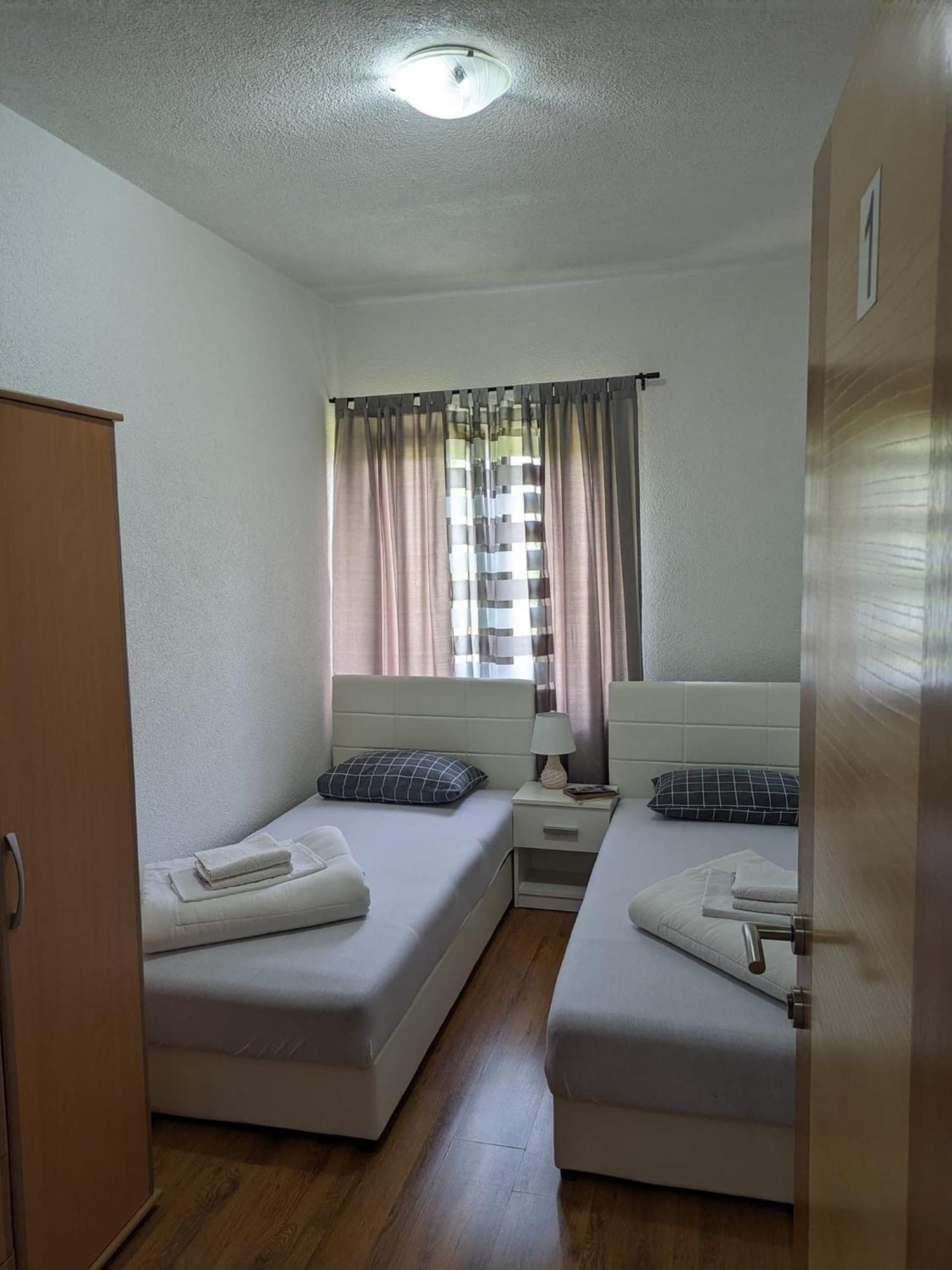 Vacation Home Keskic Velika Gata Exterior photo